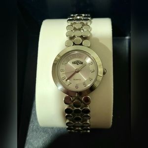 Nwot Timezone women's  watch